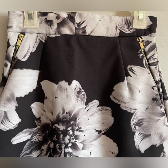 H&M floral print high waisted pencil skirt - Picture 4 of 8